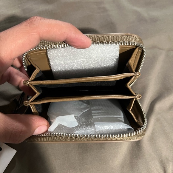 NWT Calvin Klein zip wallet - Picture 5 of 5